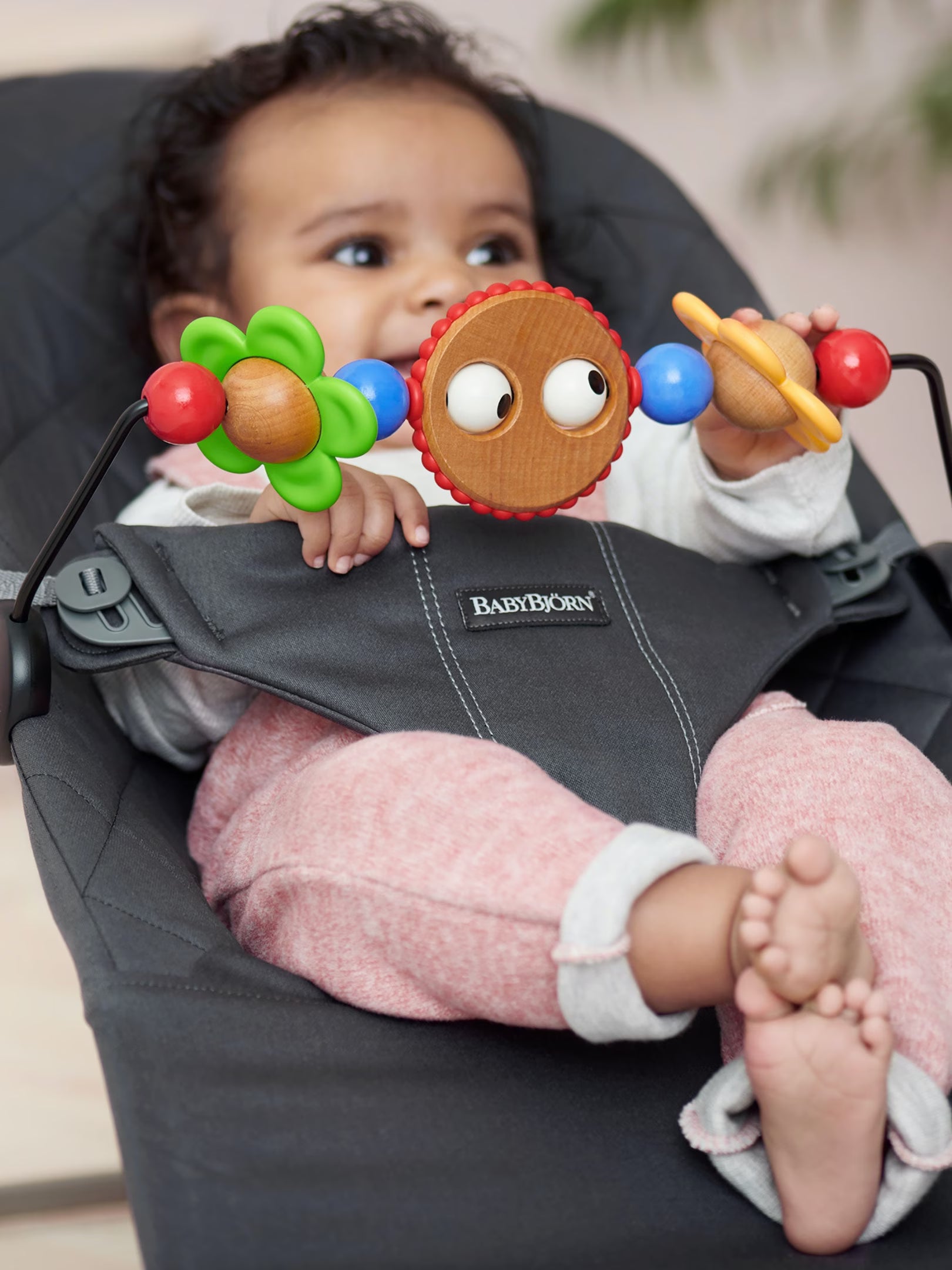 צעצוע עץ לטרמפולינה בייבי ביורן