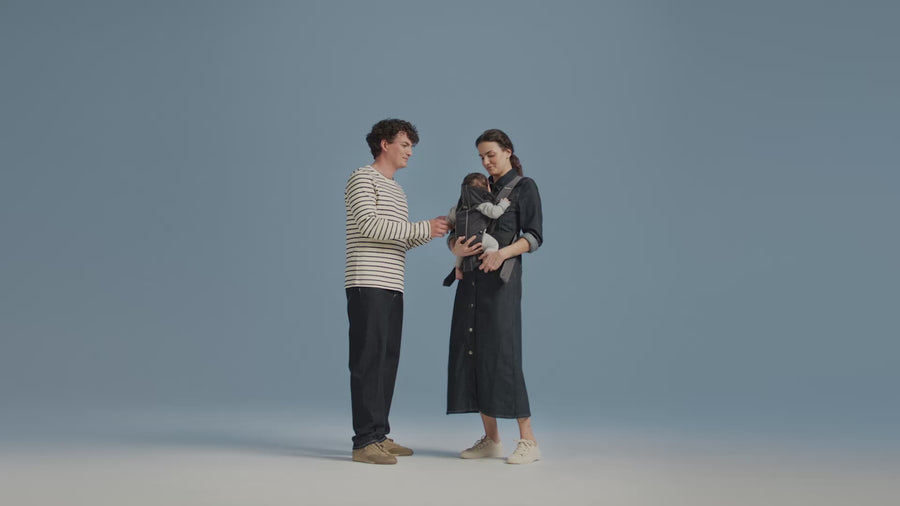 למה כדאי להתאים את ההצלבה האחורית כשמשתפים מנשא עם אדם נוסף?